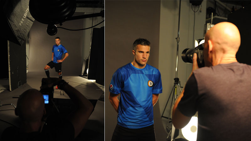 43/112 Shooting Robin Van Persie in Manchester