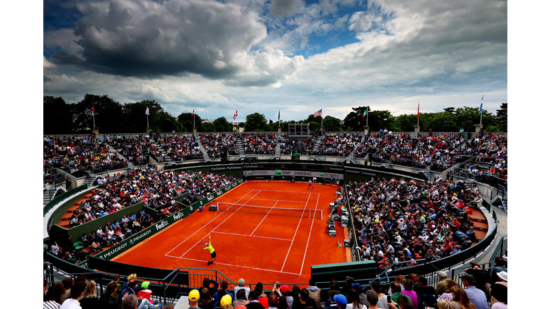 146/218 Andy Murray serves on Court One Roland Garros, Paris 2014