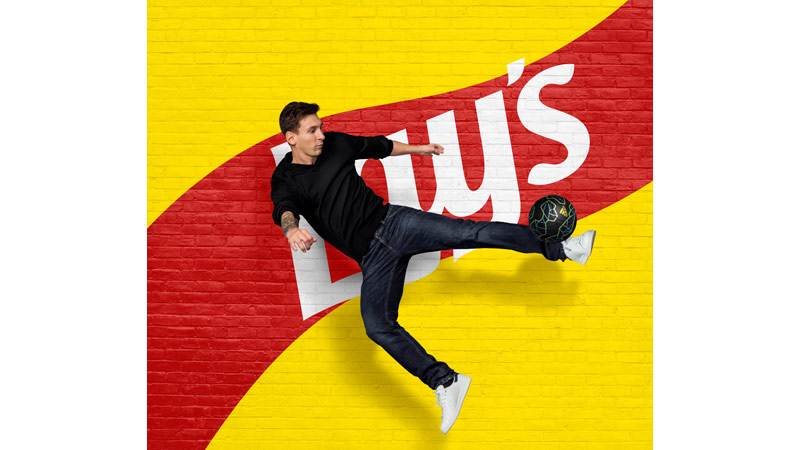 54/172 Lionel Messi for Lays
