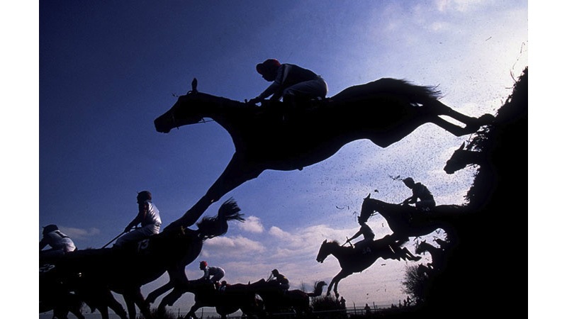 205/218 - Grand National in Liverpool - England, 1994. © Getty Images