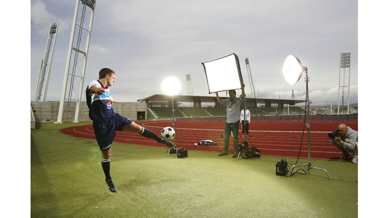 52/112 - Rafael van der Vaart / Pepsi Football - Madrid, 2005.