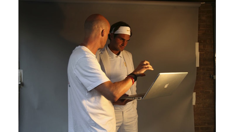 77/112 - Roger Federer / Nike - London, 2007.