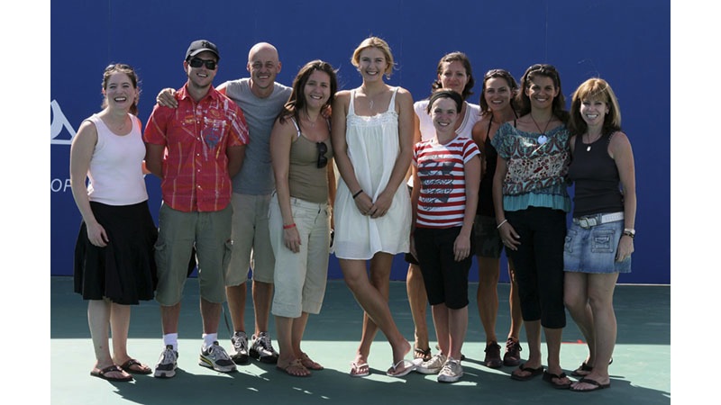 96/112 - With Gatorade clients and Maria Sharapova - Costa Rica, 2006.