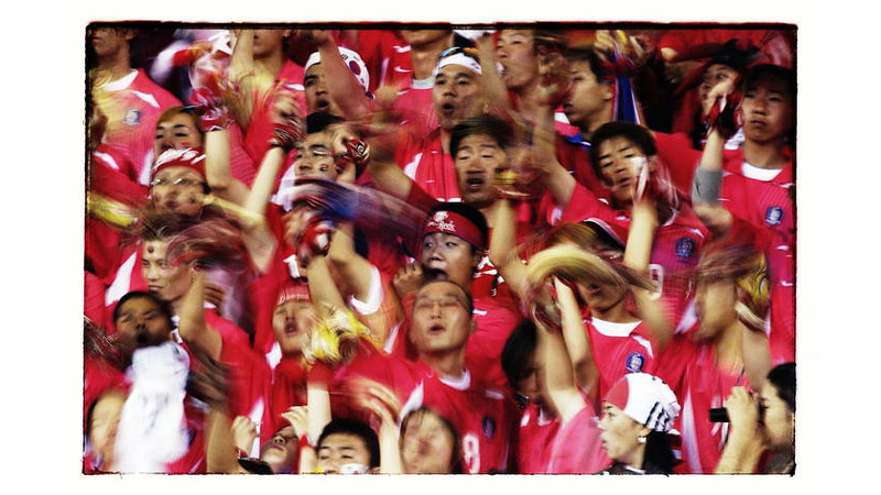 39/42 South Korean fans World Cup Korea and Japan 2002