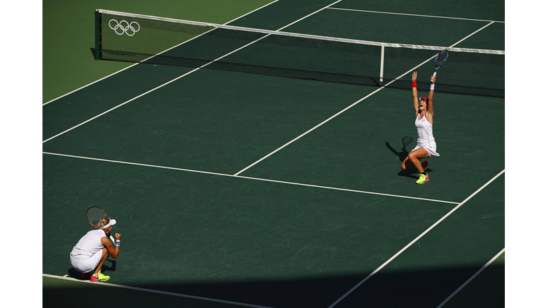 112/218 Elena Vesnina and Ekaterina Makarova of Russia celebrate, Rio 2016